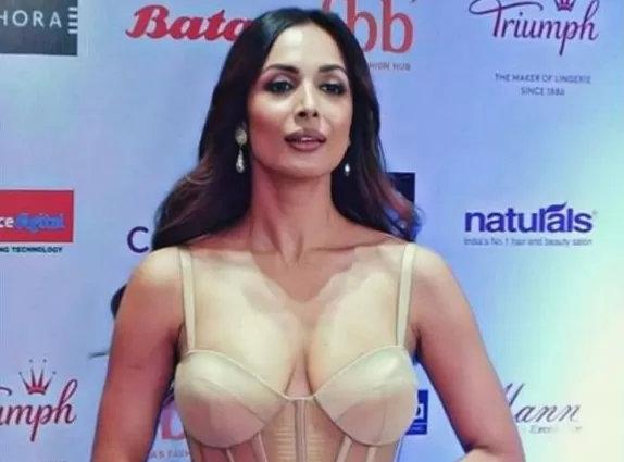 Malaika Arora showed bo*ldness by wearing a half shoulder gown at the age of 49, people's eye fixed on s*xy figure