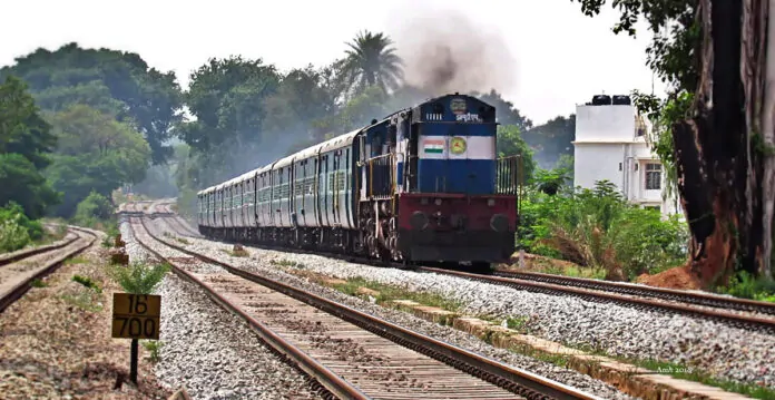 Indian Railways: Book general tickets through mobile app, the hassle of standing in long queues is over, know how