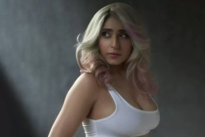 41 year old actress Neha Bhasin cut the cake wearing a bikini on her birthday, got trolled a lot, replied