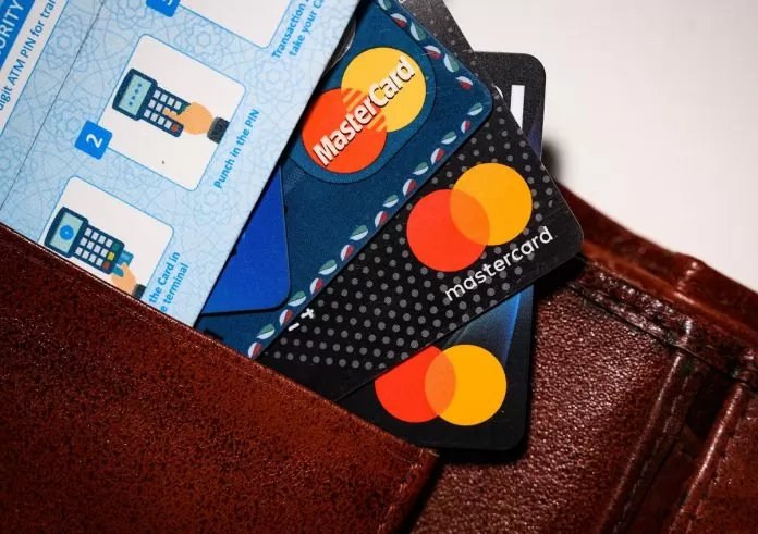 Credit Card Offers: These 4 banks are offering huge discounts and cashback on credit cards, check details