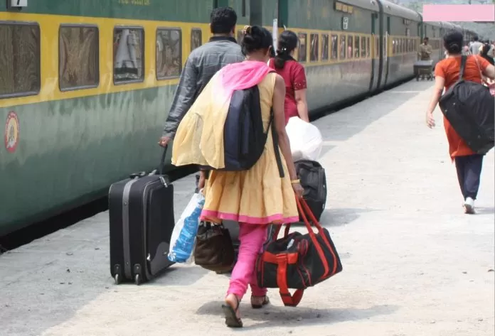 Indian Railway Rules: Now you will not be able to carry these items in the train during the journey, otherwise you will be fined