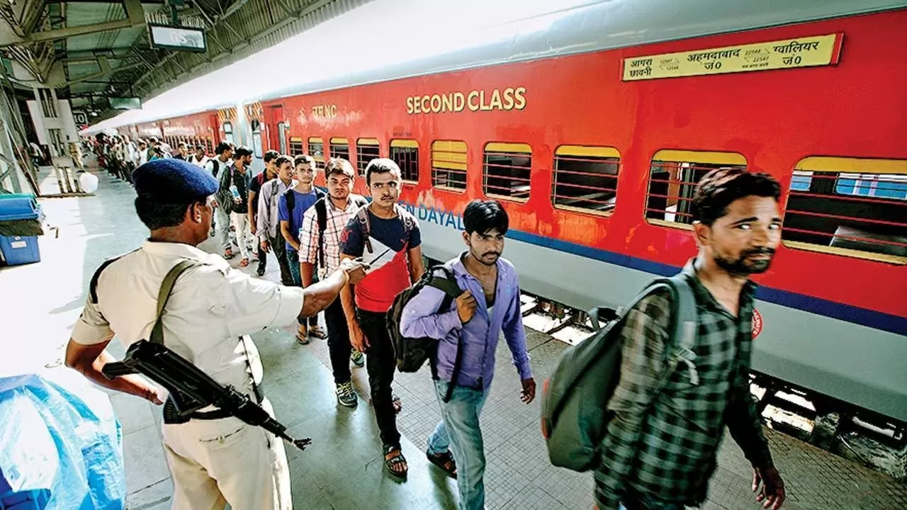 Railways has issued new rules regarding passengers, now if you are caught doing this work in the toilet, you will go to jail with fine.