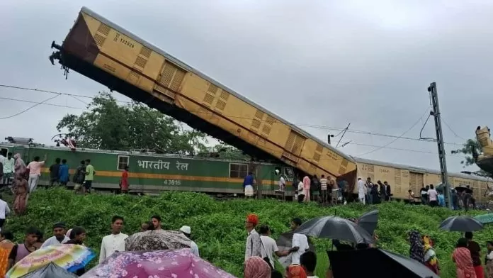 Train Accident: Goods train collides with express train near Darjeeling, 2 dead, 6 injured