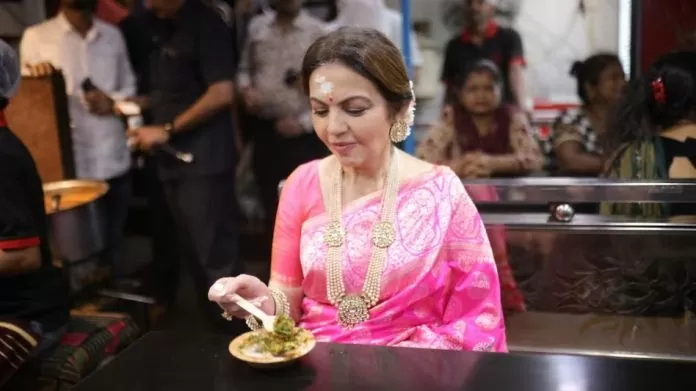 Video of Nita Ambani eating tomato chaat and potato tikki from Varanasi goes viral