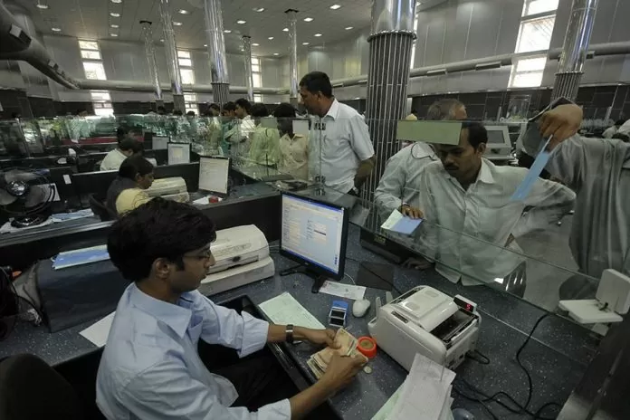 Banking System: Now bank will fine you Rs 100 per day if the transaction fails; Know RBI rules