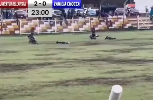 Lightning struck during a live match, one player died, many players including the referee were injured - VIDEO